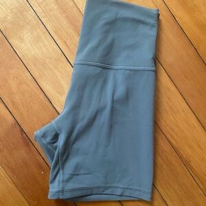 Align Short 6” size 4 - sage green